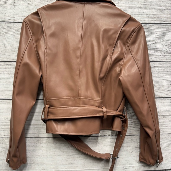 NWT BLANK NYC  moto jacket  vegan zip close belted Size M - Picture 3 of 5